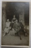 Fotografie tip Carte postala, Prieteni in excursie, perioada interbelica