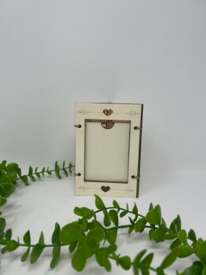 Rama foto,cu suport pentru poza,u textul be my valentine si suport pentru lumanare foto