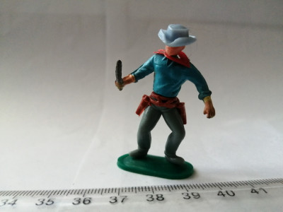 bnk jc Figurina de plastic - cowboy cu cutit - copie Hong Kong dupa Timpo foto