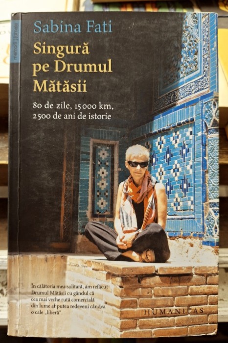 Singura pe Drumul Matasii - Sabina Fati - Contine dedicatie, semnatura autoarei si data.