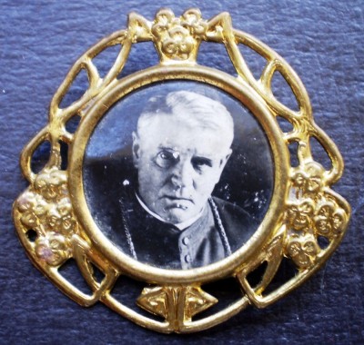 II.085 INSIGNA BROSA RELIGIOASA foto