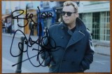 Autograf al lui Alistair Ian Campbell, c&acirc;ntăreț și compozitor englez care a fost solistul și co-fondatorul trupei britanice de reggae UB40