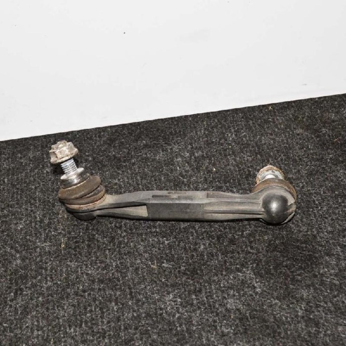 Bieleta stabilizatoare dreapta spate BMW 3 F30, F80 2013 2112112