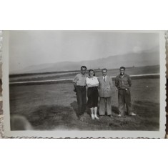 Fotografie, grup in excursie la Poiana Marului, 1956